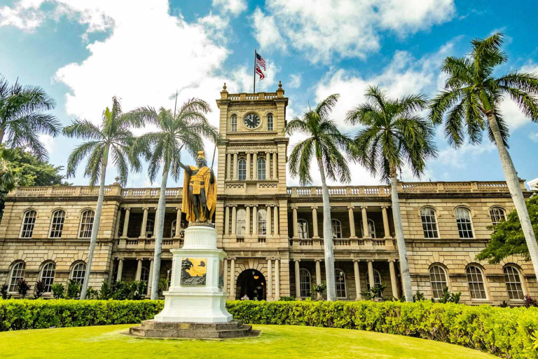 Aliiolani Hale And Kamehameha Statue Honolulu 