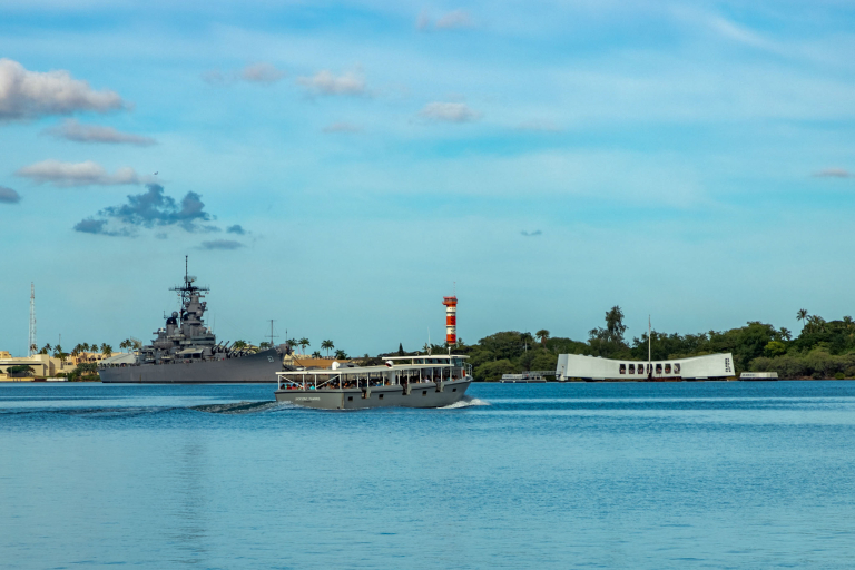 Pearl Harbor Visitor Center Navy Tender Uss Missouri And Arizona Memorial